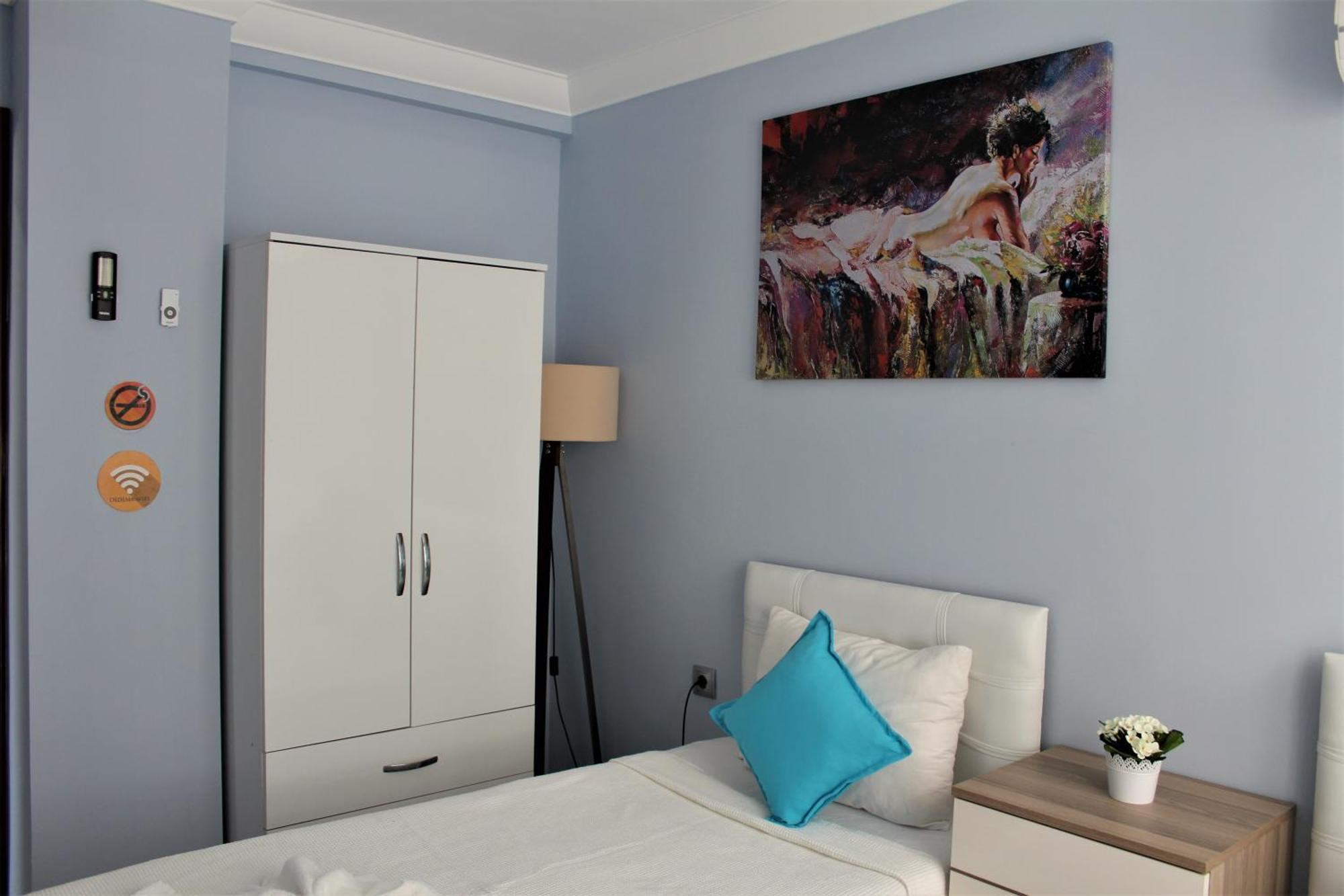 Mavi Restaurant & 1 Apartment